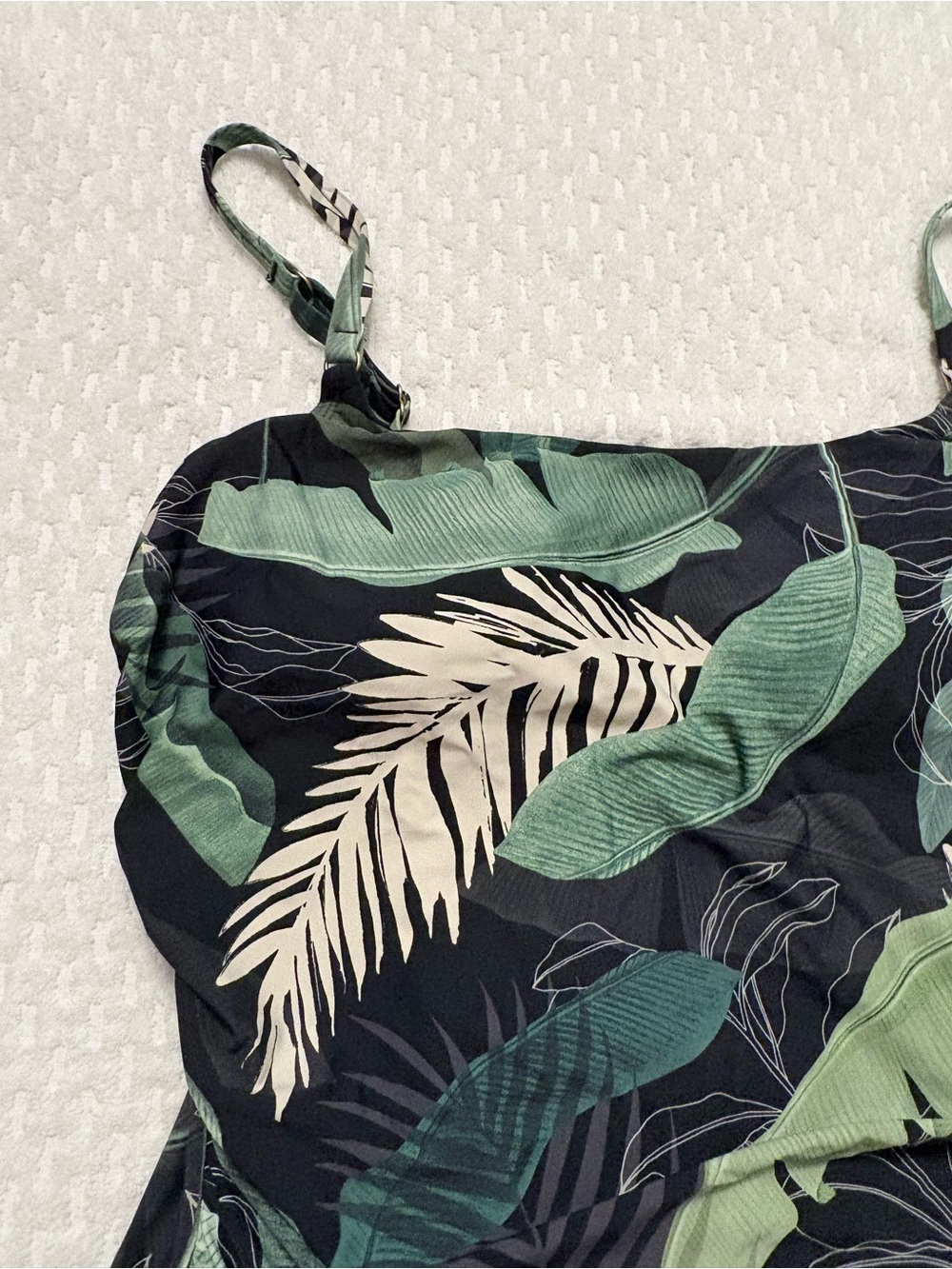 Jantzen Green and Black Tropical Leaf tankini TOP ONLY - Picture 2 of 8